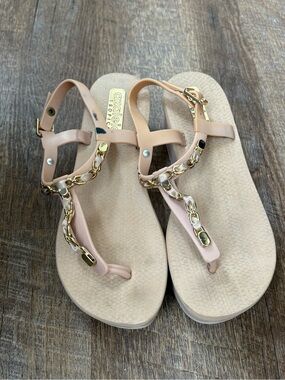 Women's Blush T-Strap Sandals with Gold Chain Accent